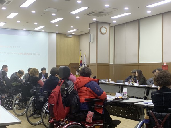 제4차 장애인단체 간담회 회의중인 모습